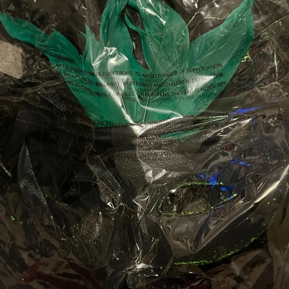 Green Feathered Masquerade Mask